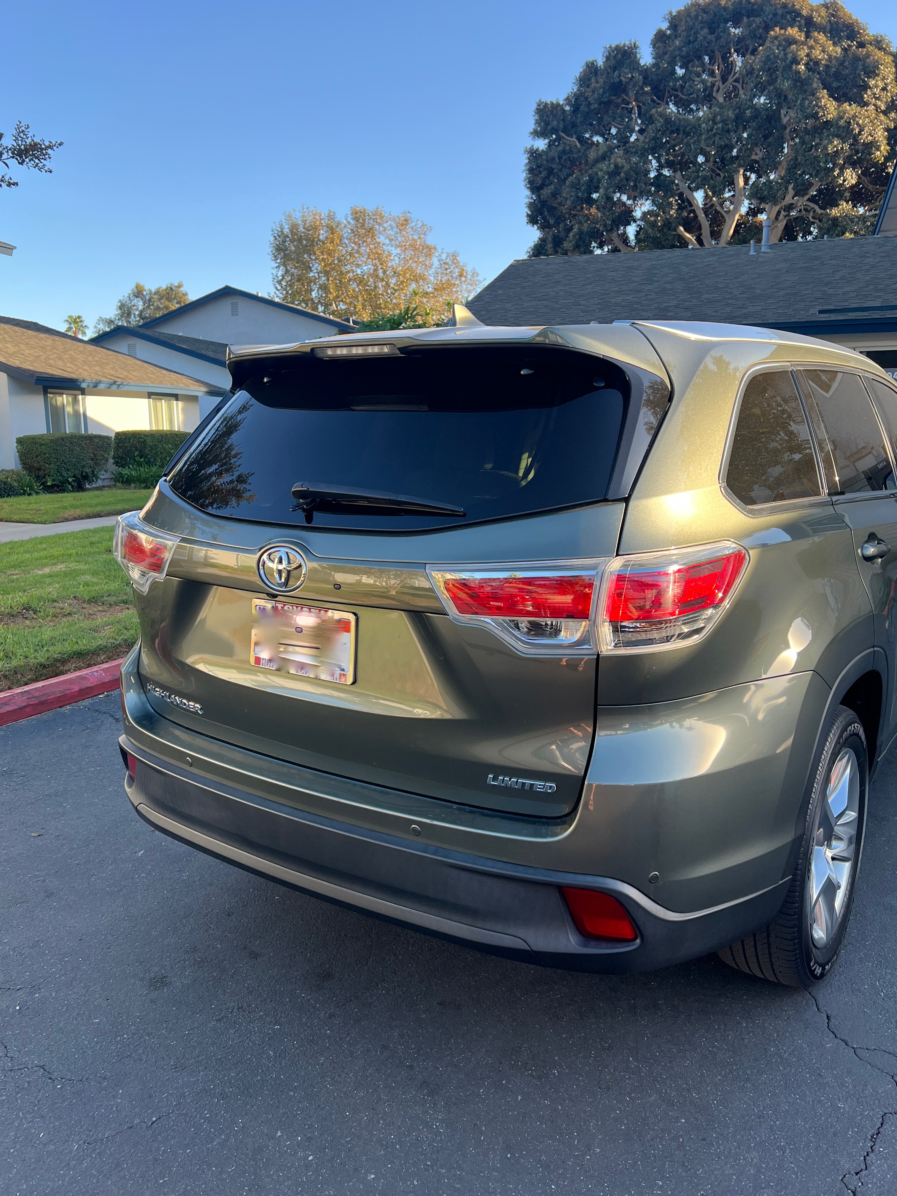 Used 2014 Toyota Highlander Limited w/ Driver Technology Package FWD image 4