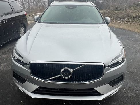 Used 2021 Volvo XC60 T5 Momentum w/ Advanced Package image 2