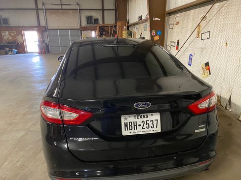 Used 2015 Ford Fusion SE w/ Equipment Group 202A FWD image 5