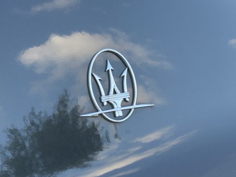 Used 2018 Maserati Levante AWD/4WD image 18