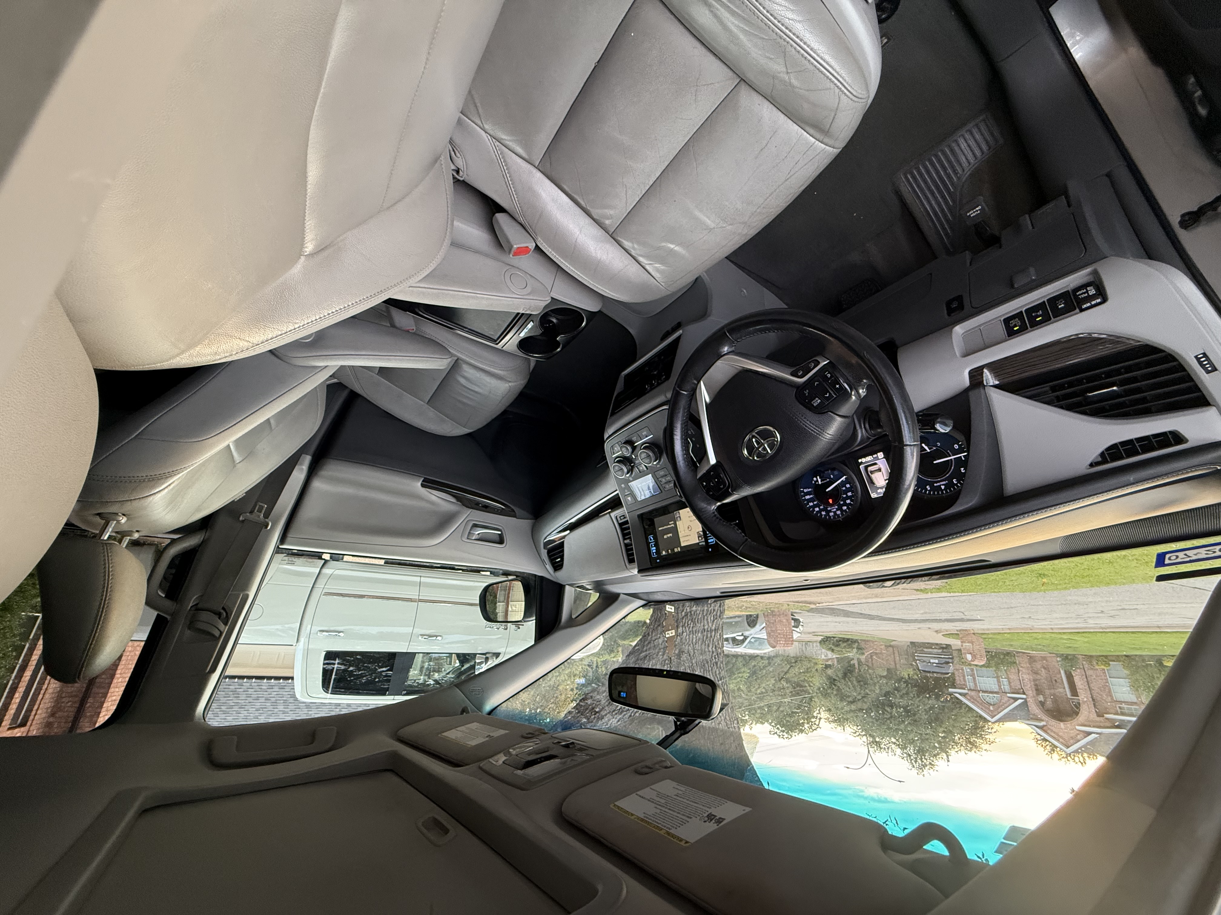 Used 2017 Toyota Sienna XLE Premium FWD image 16