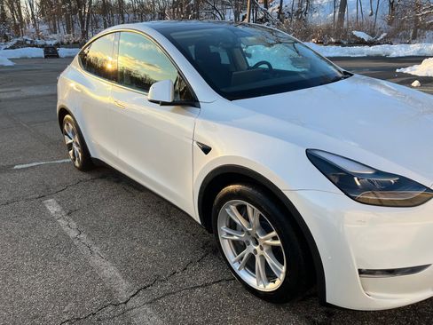 Used 2023 Tesla Model Y Long Range image 2