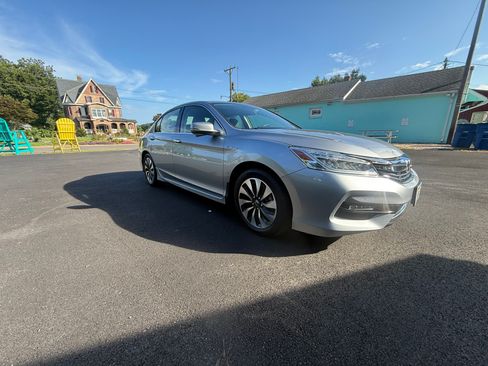 Used 2017 Honda Accord Touring image 8