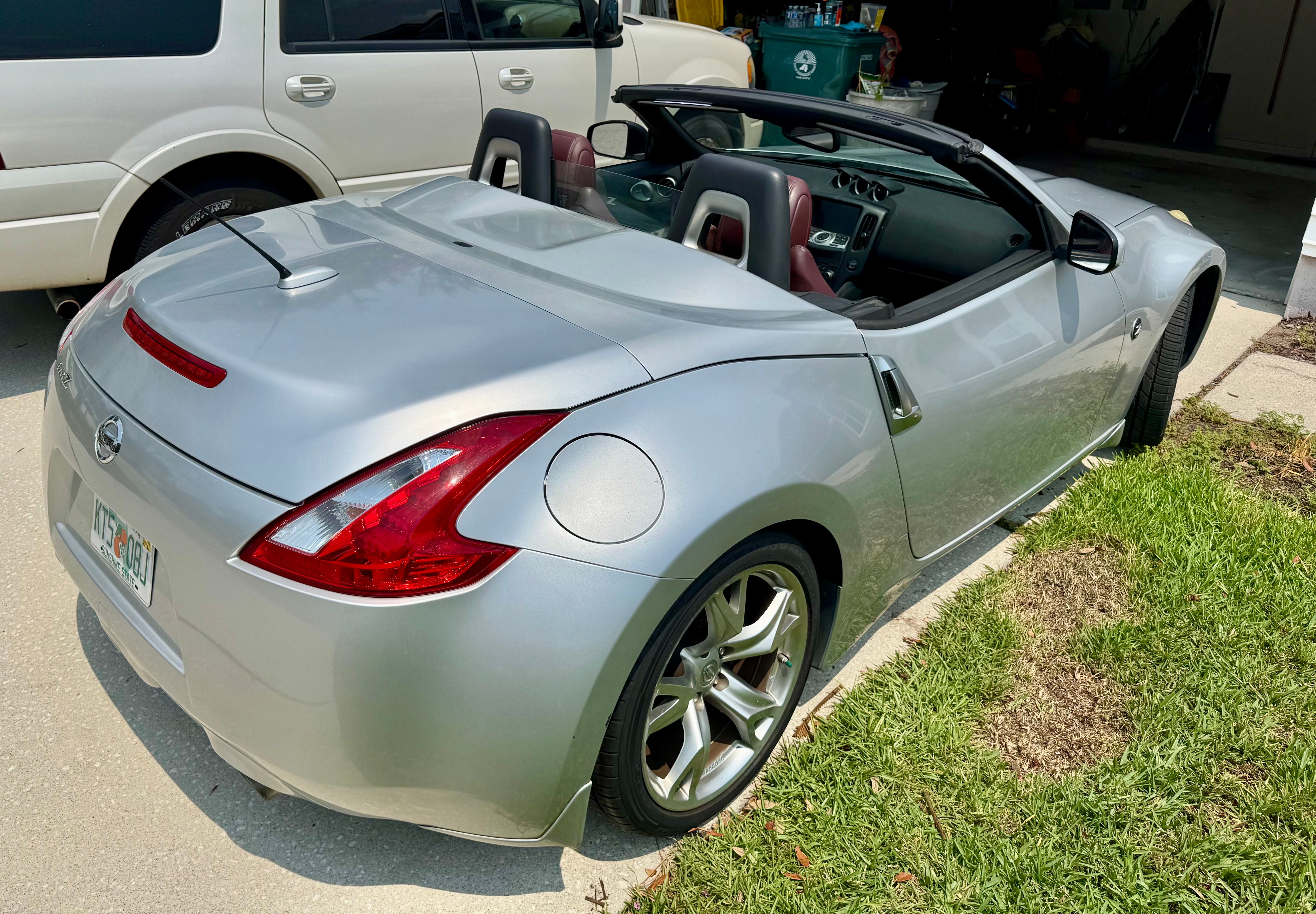 Used 2010 Nissan 370Z Touring w/ Sport Pkg RWD image 12