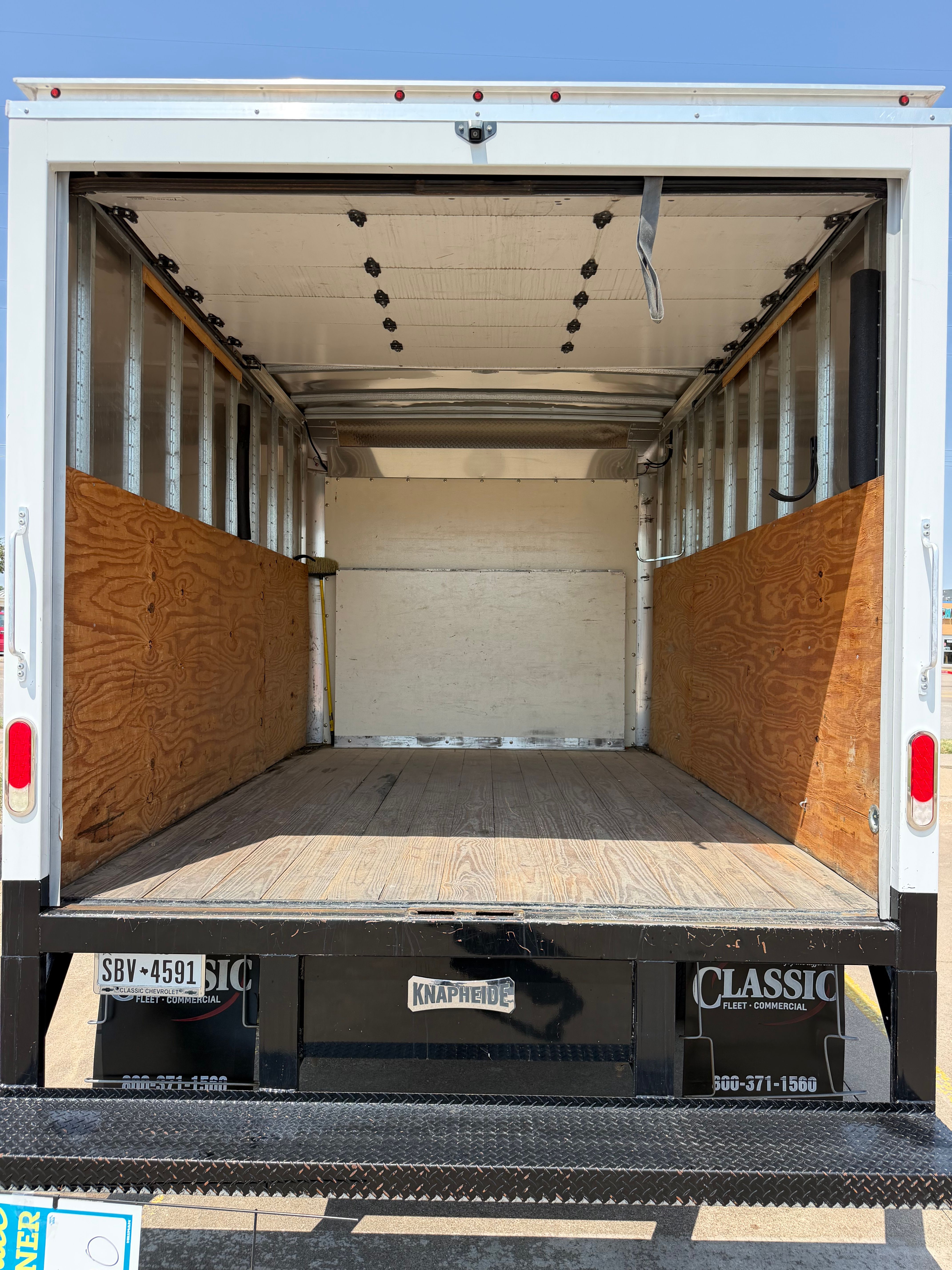 Used 2021 Chevrolet Express 3500 w/ Power Convenience Package RWD image 9