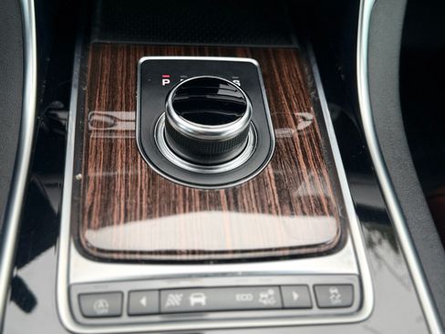 Used 2018 Jaguar XF S image 17