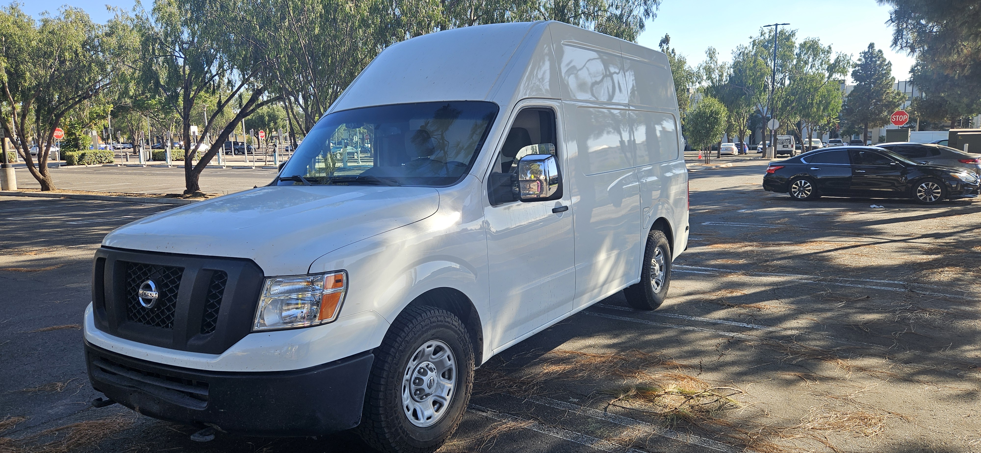 Used 2017 Nissan NV 3500 SV RWD image 1