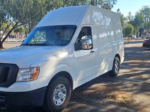 Used 2017 Nissan NV 3500 SV RWD image 1