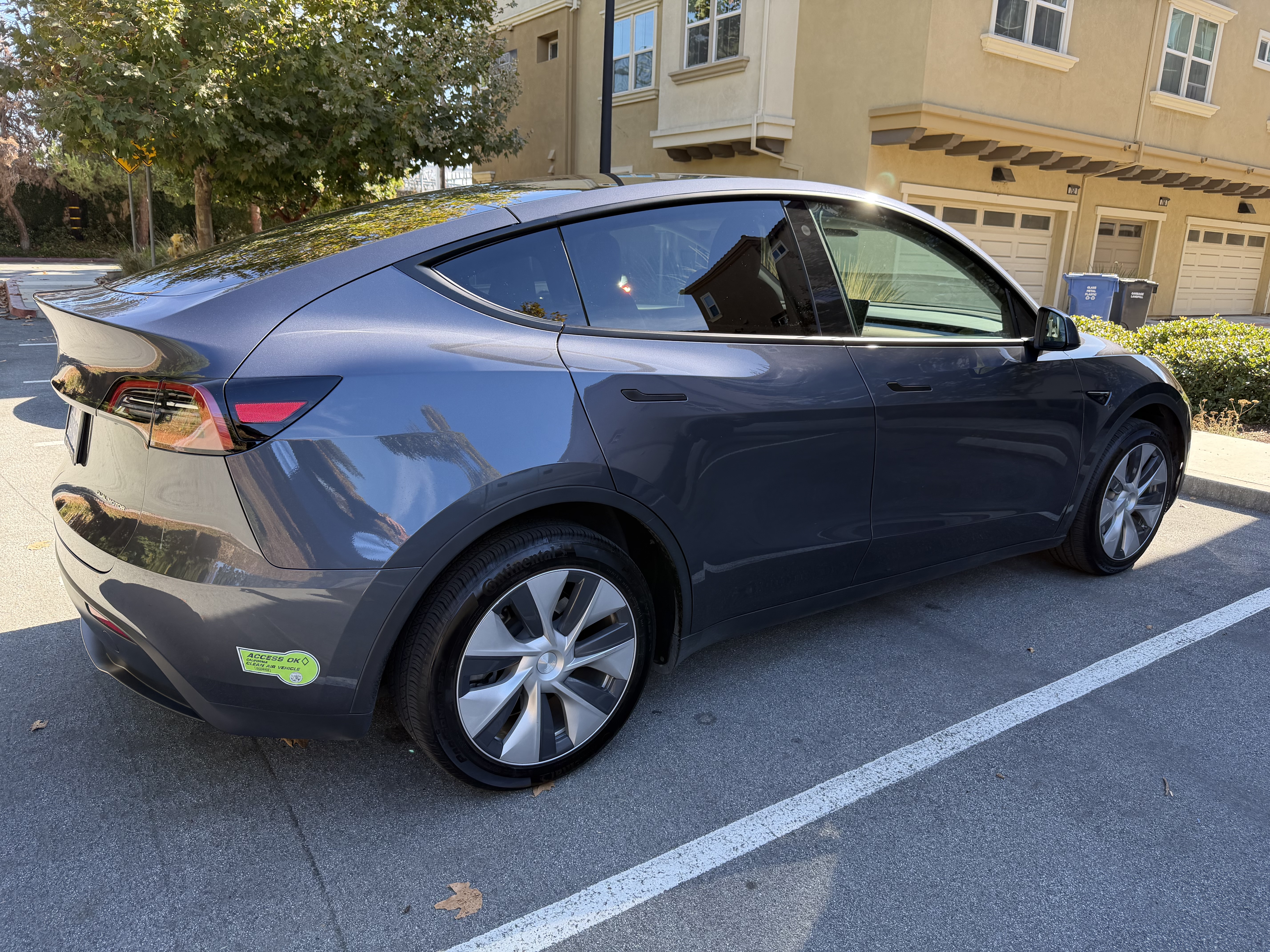 Used 2023 Tesla Model Y Long Range AWD/4WD image 2