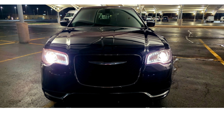 Used 2016 Chrysler 300 Limited RWD image 9