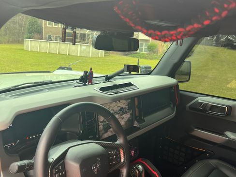 Used 2022 Ford Bronco Badlands image 16