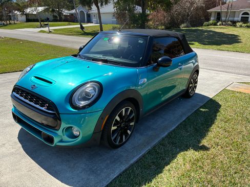 Used 2019 MINI Cooper S w/ Premium Package image 13