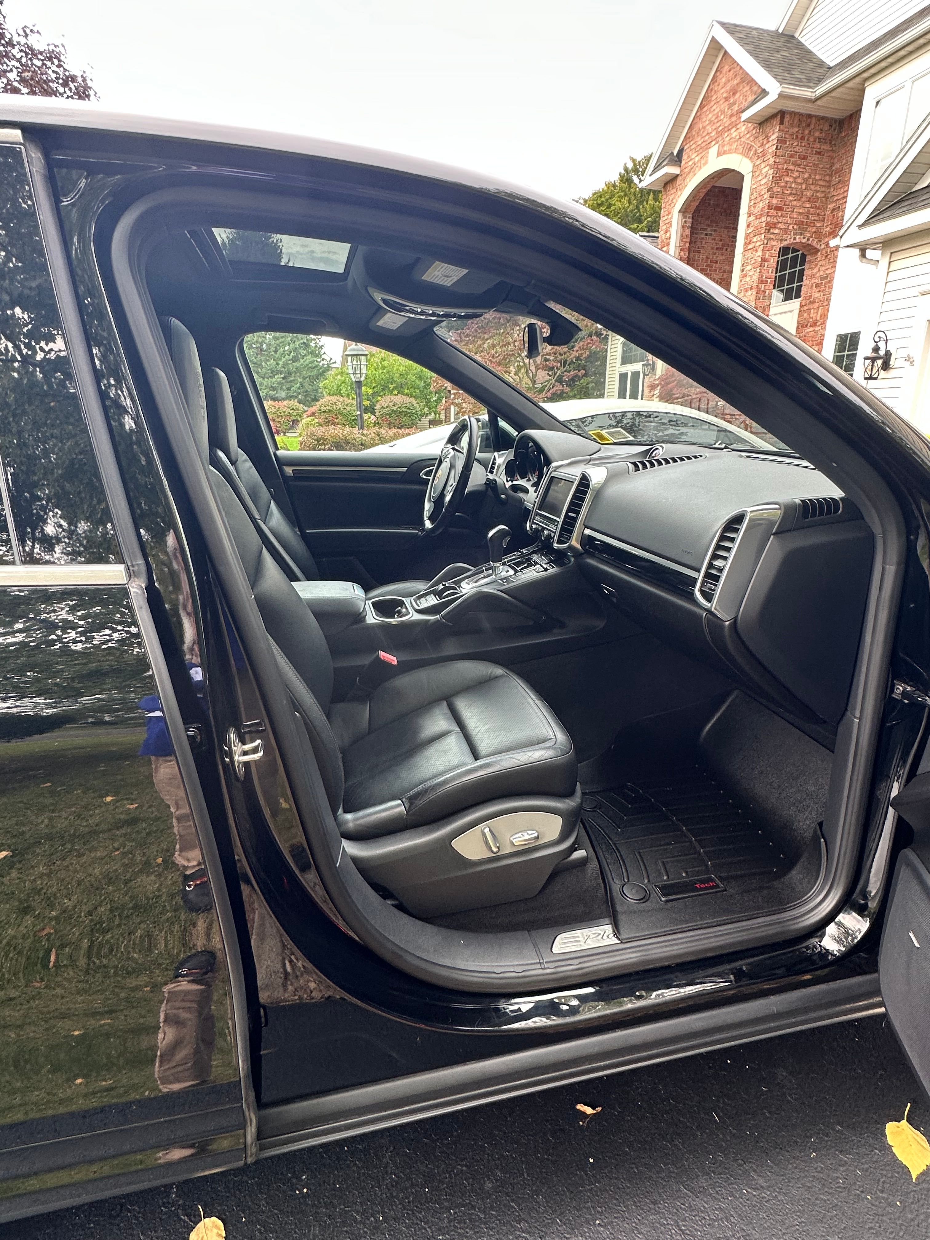 Used 2014 Porsche Cayenne Platinum Edition AWD/4WD image 10