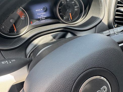 Used 2019 Jeep Cherokee Limited AWD/4WD image 8