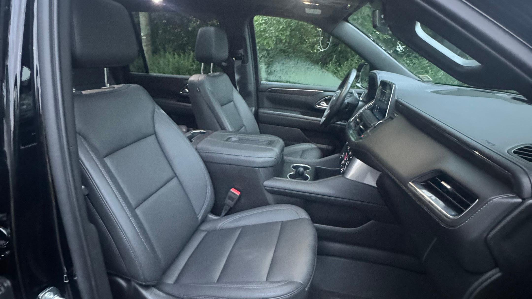 Used 2023 Chevrolet Suburban LT RWD image 9