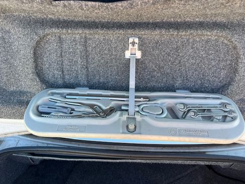 Used 1999 BMW 323i 323i Convertible 2D image 8