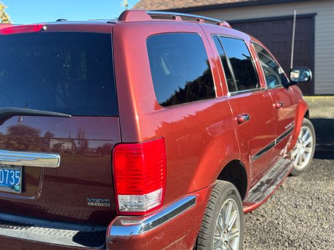 Used 2008 Chrysler Aspen Limited image 2