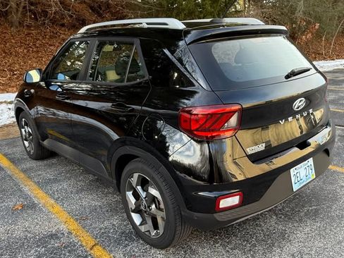 Used 2024 Hyundai Venue SEL image 8