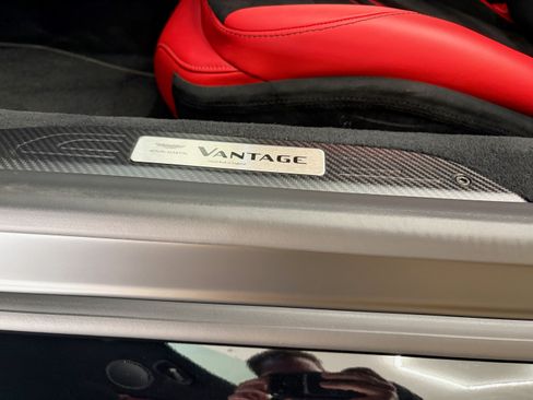 Used 2020 Aston Martin V8 Vantage Coupe image 21
