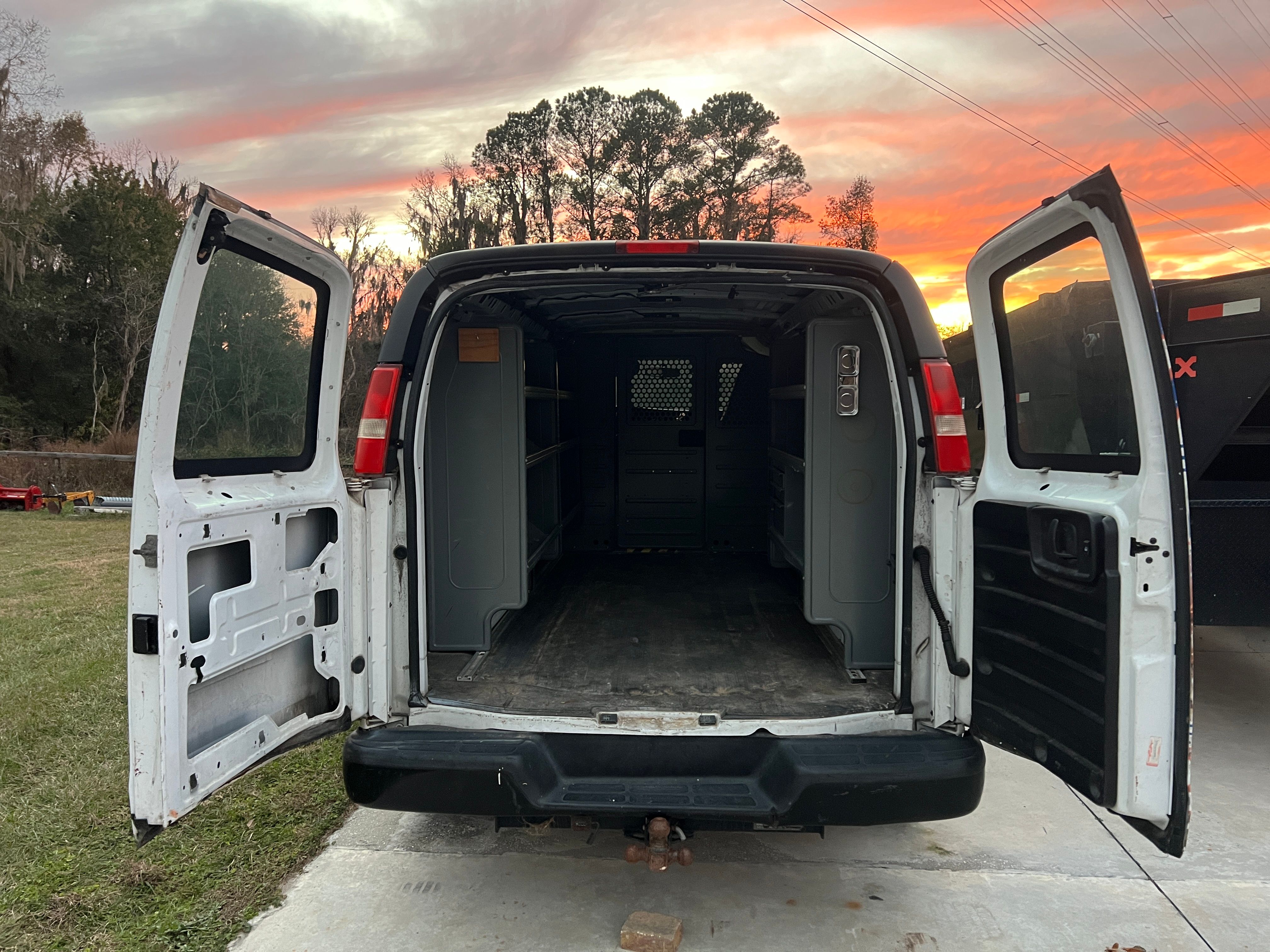 Used 2016 Chevrolet Express 2500 RWD image 9