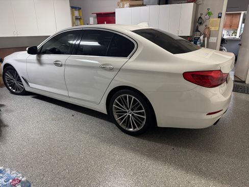 Used 2018 BMW 530i image 2