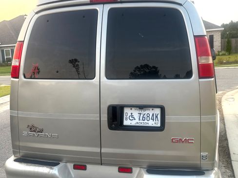 Used 2004 GMC Savana 1500 w/ Preferred Equipment Group RWD image 9