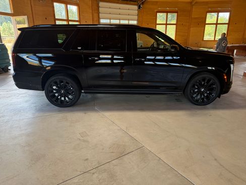 Used 2026 Cadillac Escalade ESV Platinum Sport AWD/4WD image 2