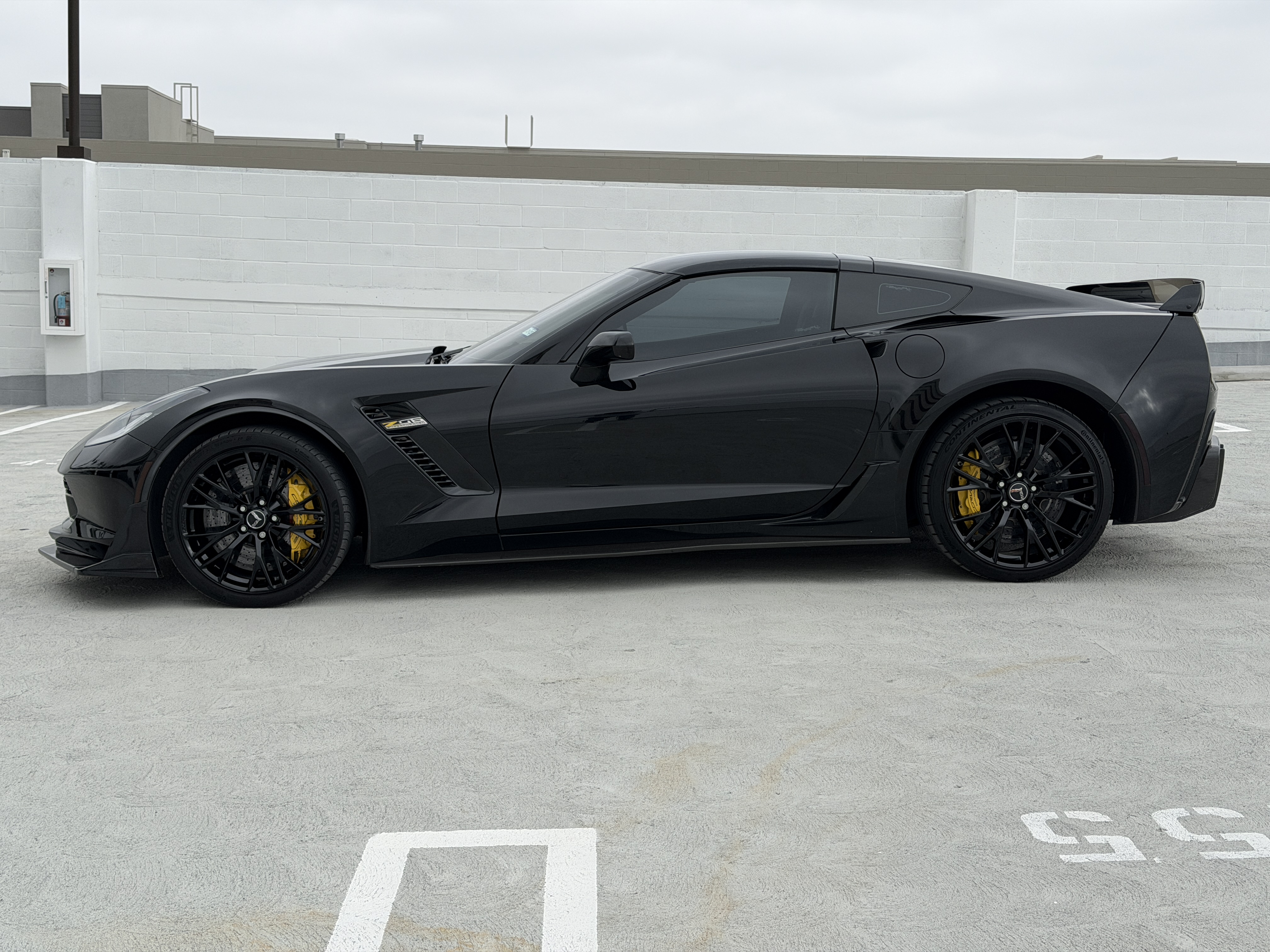 Used 2015 Chevrolet Corvette Z06 w/ 3LZ Preferred Equipment Group RWD image 4
