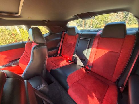 Used 2016 Dodge Challenger SRT Hellcat image 8