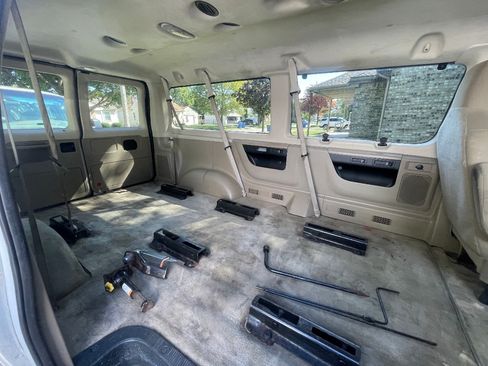 Used 2012 Ford E-350 and Econoline 350 XLT RWD image 5