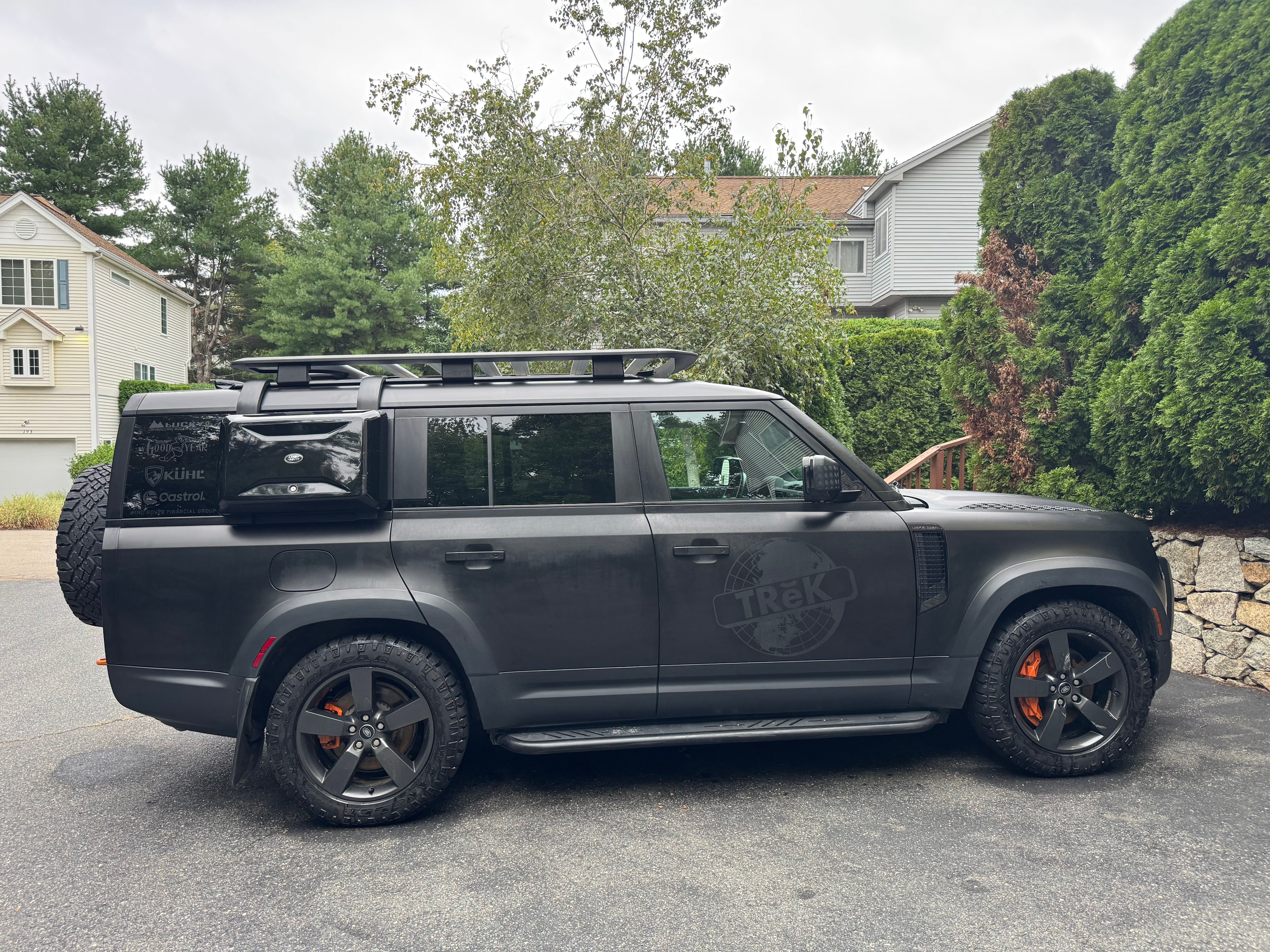 Used 2023 Land Rover Defender 130 SE AWD/4WD image 4