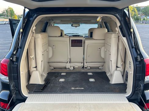 Used 2013 Lexus LX 570 4WD w/ Luxury Pkg image 21