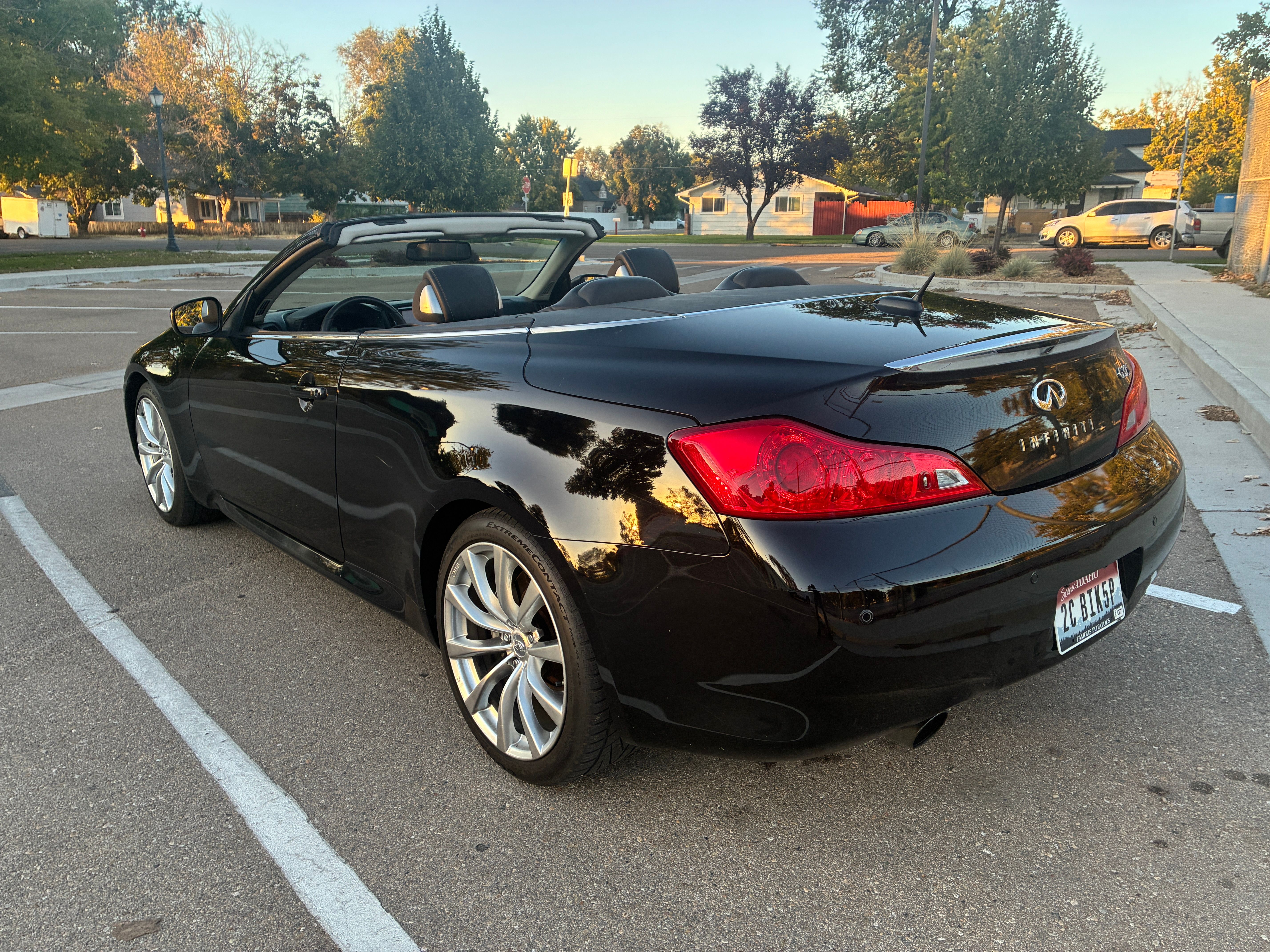 Used 2010 INFINITI G37 Sport w/ Navigation Pkg RWD image 10