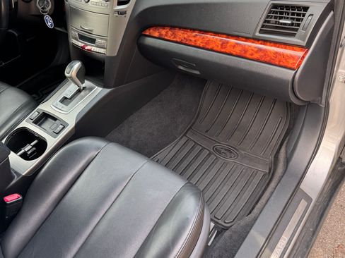 Used 2011 Subaru Outback 2.5i Limited w/ PWR Moonroof Pkg image 9