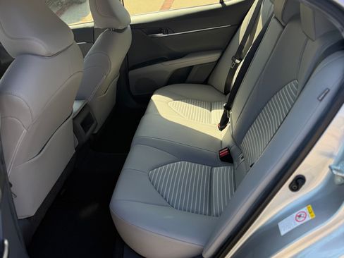Used 2018 Toyota Camry SE FWD image 13