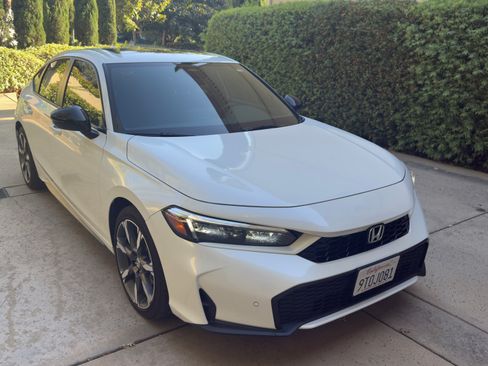 Used 2025 Honda Civic Sport Touring image 1