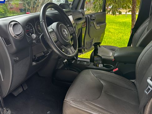 Used 2013 Jeep Wrangler Unlimited Sport image 6