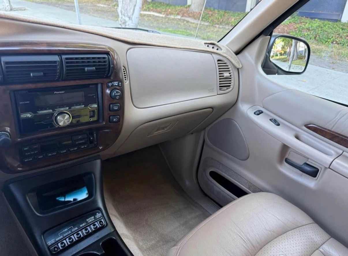 Used 2000 Ford Explorer Limited RWD image 18