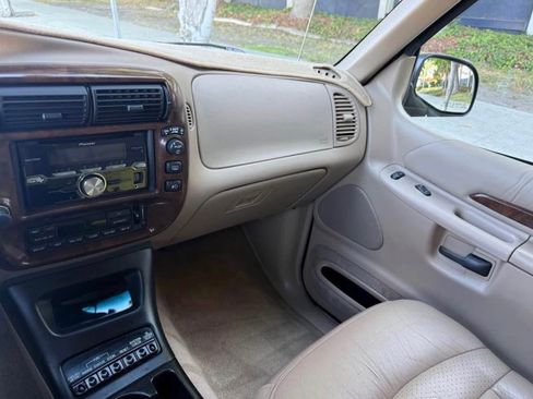 Used 2000 Ford Explorer Limited RWD image 18