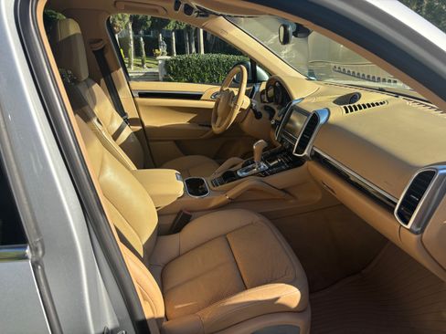 Used 2014 Porsche Cayenne S image 13