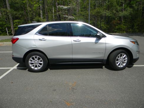 Used 2019 Chevrolet Equinox LT FWD image 6