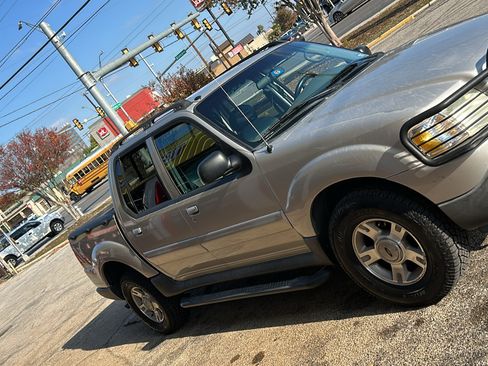 Used 2004 Ford Explorer Sport Trac XLT image 12