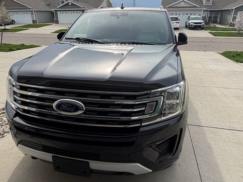 Used 2018 Ford Expedition XLT w/ Equipment Group 202A AWD/4WD image 8