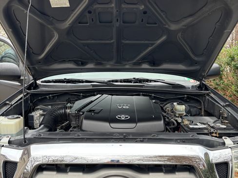 Used 2010 Toyota Tacoma 4x4 Access Cab V6 image 1