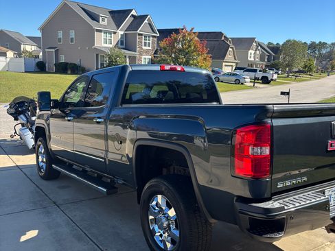 Used 2017 GMC Sierra 3500 Denali w/ Duramax Plus Package image 6