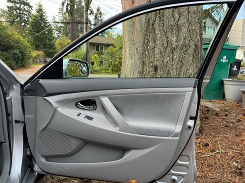 Used 2010 Toyota Camry Hybrid image 5