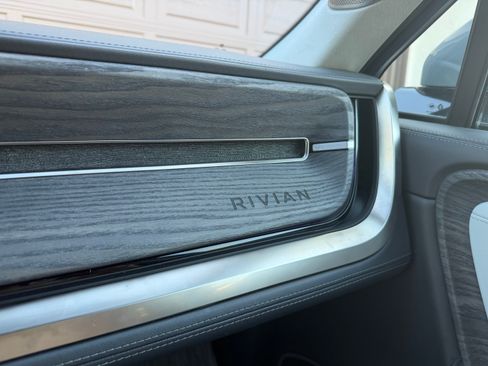 Used 2023 Rivian R1S Adventure AWD/4WD image 17