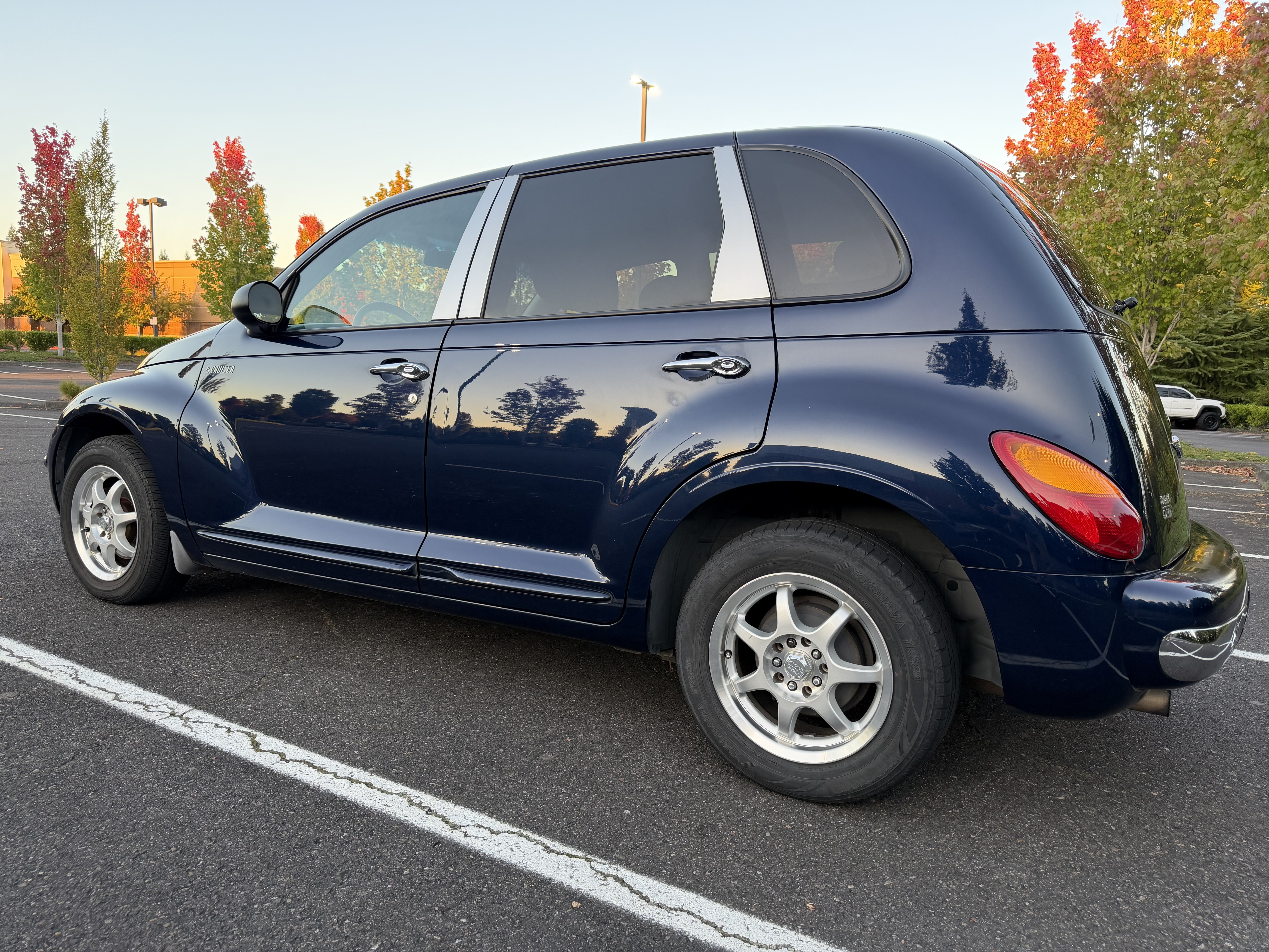 Used 2005 Chrysler PT Cruiser Touring FWD image 2
