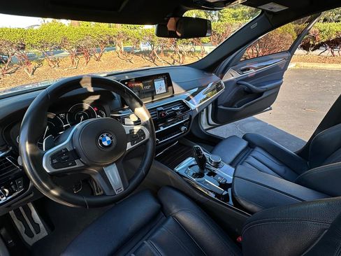 Used 2018 BMW 530e image 30