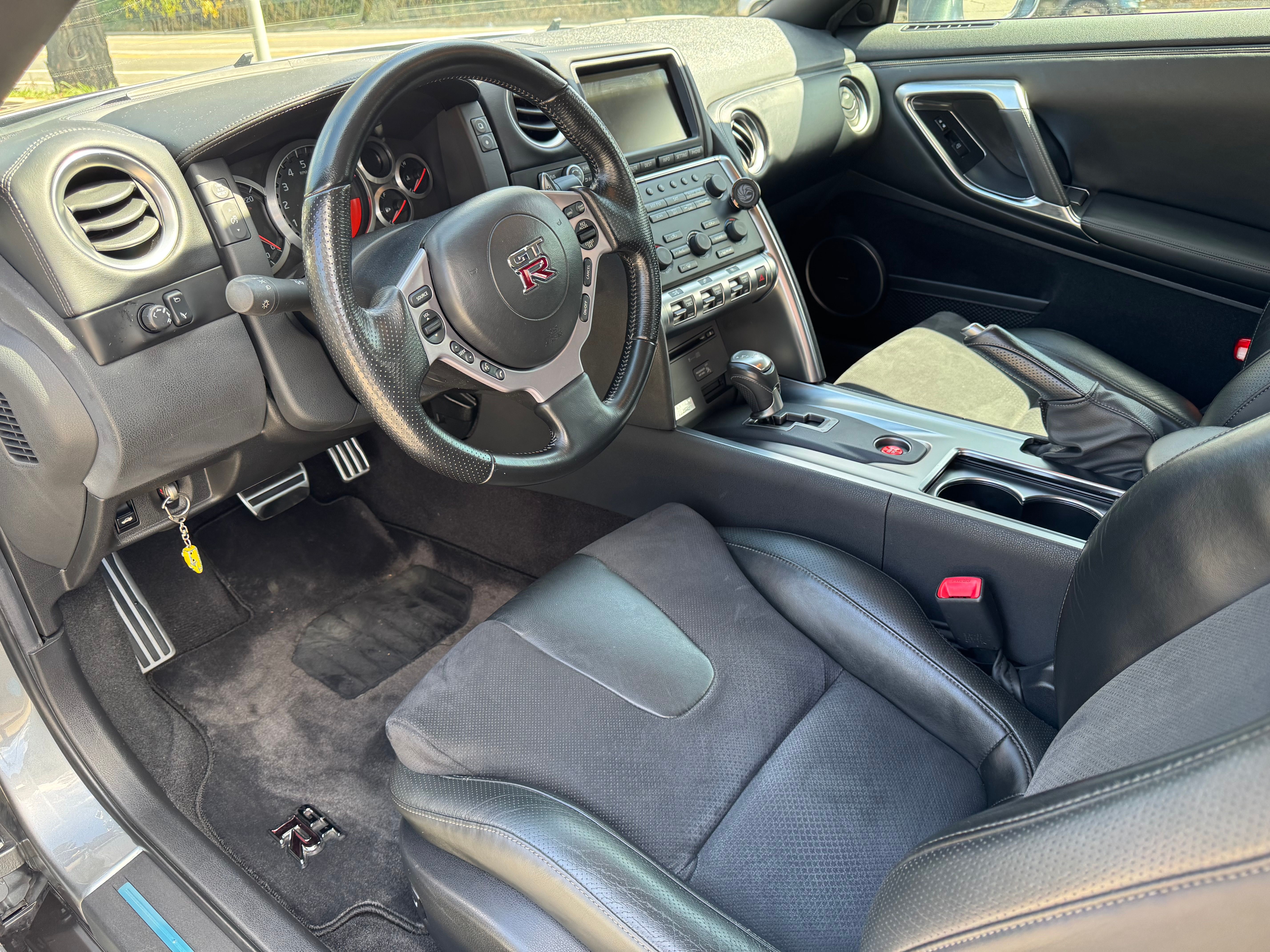 Used 2010 Nissan GT-R Premium AWD/4WD image 10